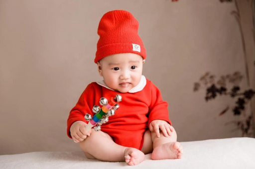 扶余宝宝几个月戴银手镯好